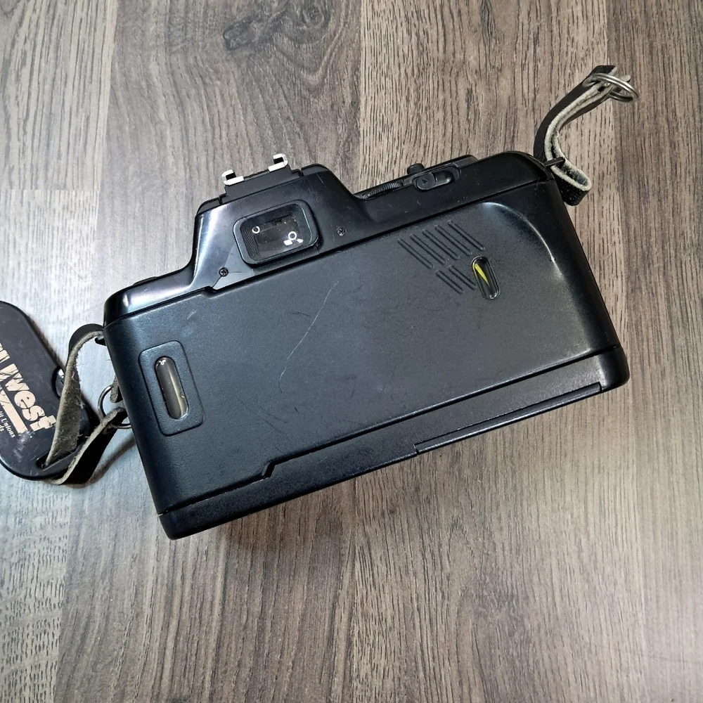 Nikon Auto Focus Camera N4004 AF SLR 35mm Film Vintage Camera Body Only TESTED - Picture 3 of 7